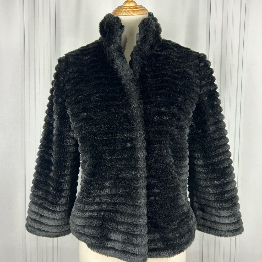 Women’s Black XS Cropped Express Faux Fur Coat